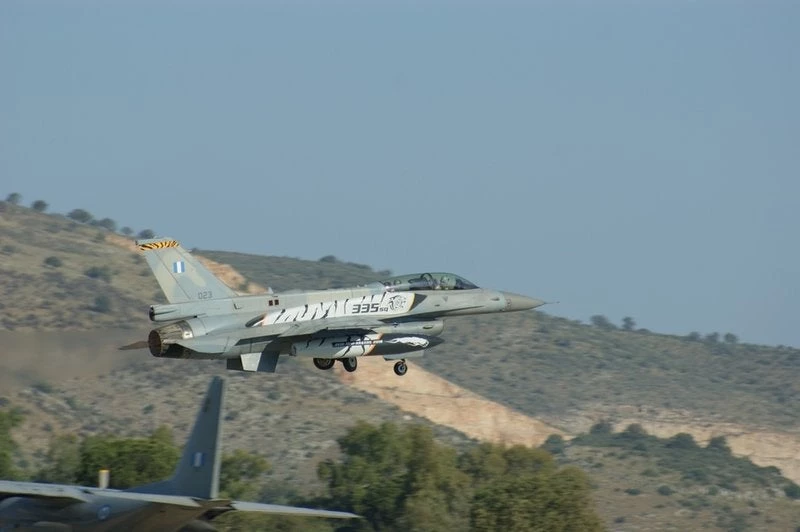 Οι 4 ελληνικές τίγρεις των αιθέρων – Τα F-16 Block 52+Advance σκίζουν τον ουρανό της Πολωνίας